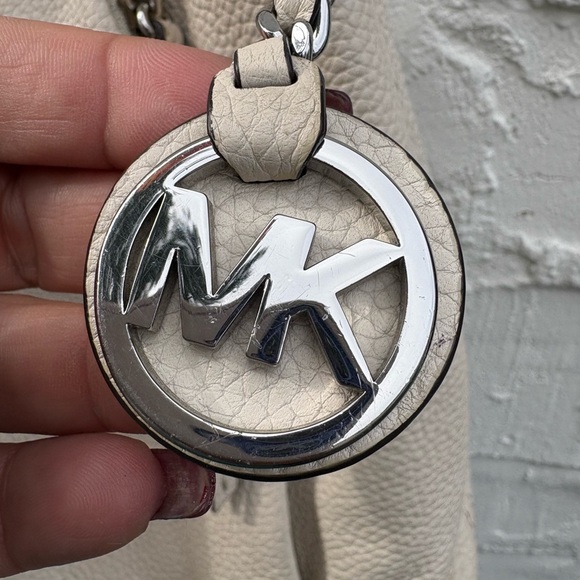 Michael Kors Off White Soft Pebble Leather Hobo Shoulder Bag - Picture 4 of 14